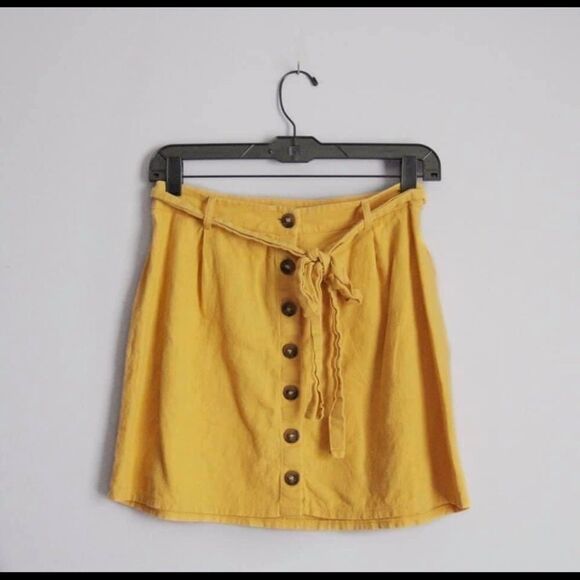 Forever 21 Button Down Yellow Skirt everyday classic - Picture 2 of 6